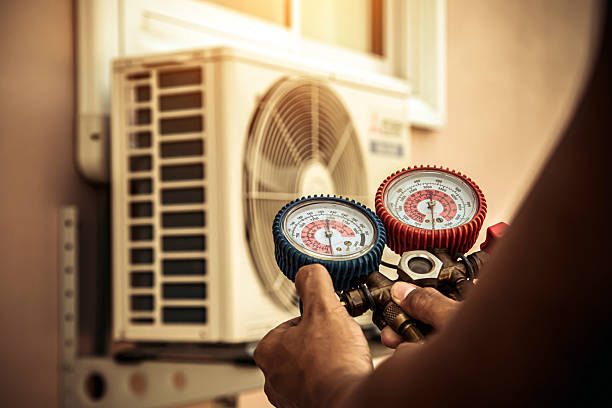 Professional Hvac technician working in Spring, TX